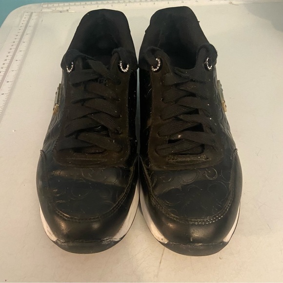 Guess  women’s black runners‎ in size 7.5 - Picture 2 of 12